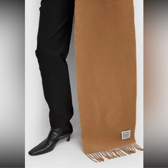 NWT TOTEME Classic wool scarf in camel| Gift| Layering | Thanksgiving - Picture 5 of 6